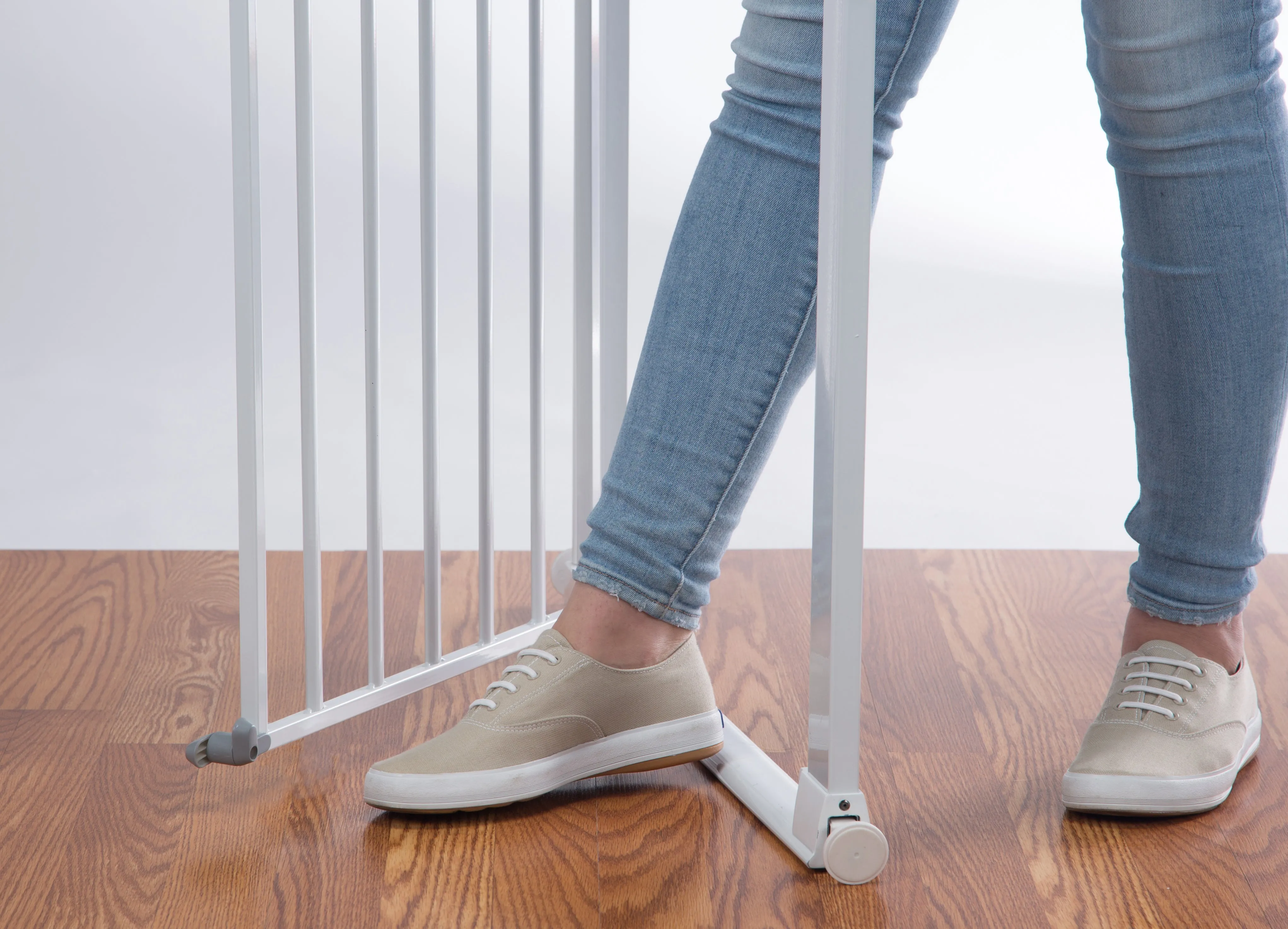 Safety 1st SecurTech Flat Step Gate White
